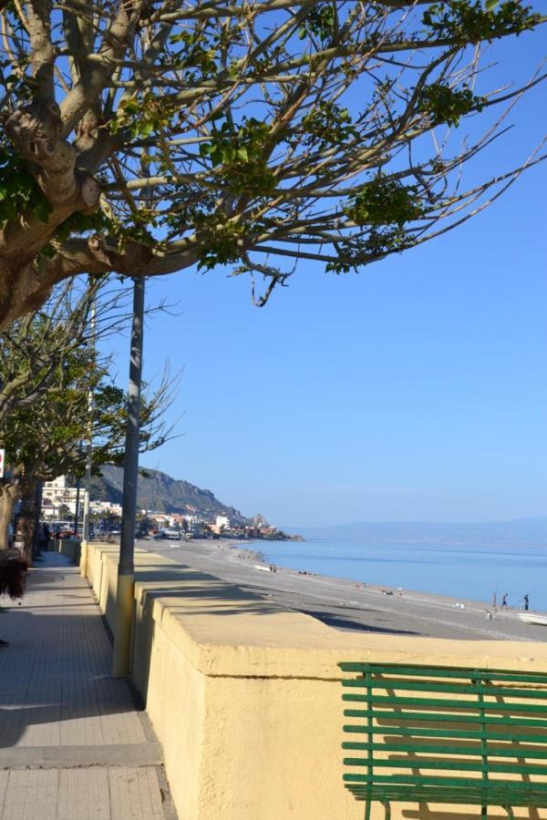 Bed and Breakfast I Tesori Del Mare Letojanni Exterior foto