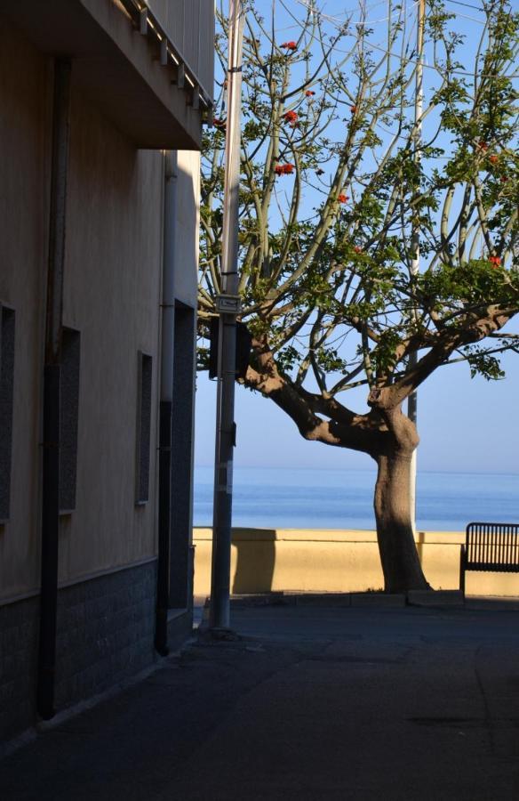 Bed and Breakfast I Tesori Del Mare Letojanni Exterior foto